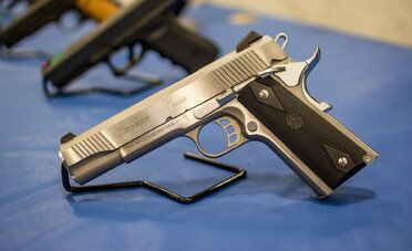 Comprare una pistola in Italia, come fare, autorizzazione e costi