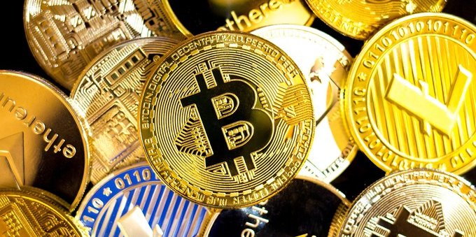 Per Bitcoin è crollo: in fumo $600 miliardi di valore di mercato