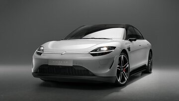 Una delle case auto più importanti del mondo è in crisi e dice addio all'elettrico. Ha perdite per miliardi di euro