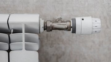 Per quante ore al giorno dovresti tener accesi i termosifoni in questo momento?