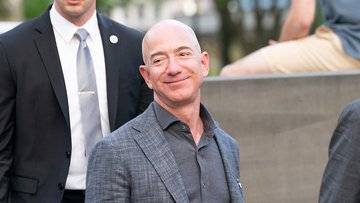 Jeff Bezos “l'altruista”: l'ex patron di Amazon darà in beneficienza quasi 100 miliardi del suo patrimonio contro il cambiamento climatico
