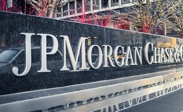 JPMorgan può diventare la prima banca da due trilioni di dollari. Cosa può cambiare per i titoli bancari?