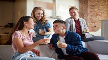 Più di due persone in casa, scatta la multa: ecco cosa si rischia