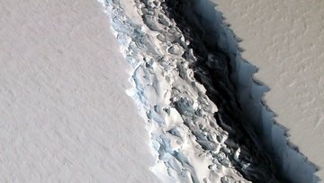 Iceberg gigante si stacca dall'Antartide: il video è sconvolgente