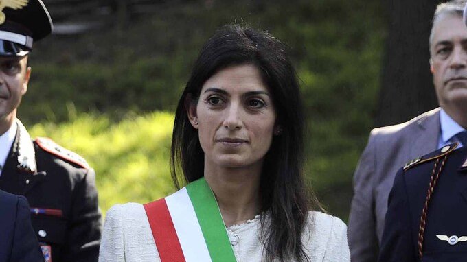 Movimento 5 Stelle: la Raggi dopo Roma sfida Conte 