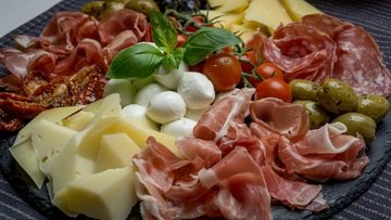 Nitrosammine cancerogene secondo l'Efsa, l'elenco dei cibi dove si trovano