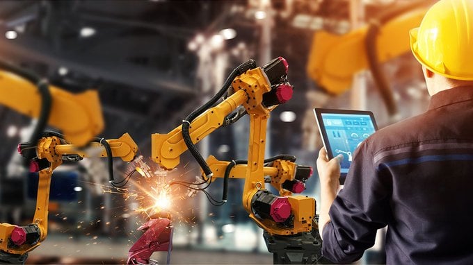 Industria italiana, il PMI torna in crescita. Cosa significa per le azioni a Piazza Affari?