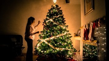 Quanto consumano le luci di Natale? Costi in bolletta e come risparmiare