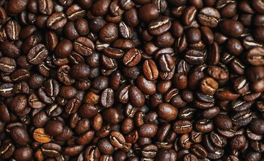 Commodity, un nuovo regolamento europeo mette a rischio il commercio di caffè e cacao 
