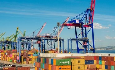 I porti del Mediterraneo sono sempre più pieni. Ecco cosa sta succedendo