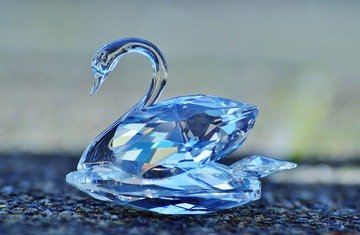 Swarovski in crisi? Tagliati 400 posti di lavoro, il sindacato fa appello alla responsabilità sociale
