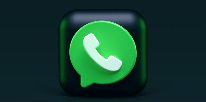 WhatsApp, nuove reaction nell'aggiornamento: come aggiungere altre emoji per reagire ai messaggi?