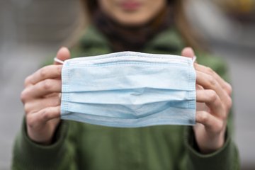 Ordinanza Musumeci: mascherina obbligatoria, tamponi e nuovi divieti