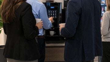 Licenziato perché fa troppe pause al bar. La Cassazione fissa il limite da non superare