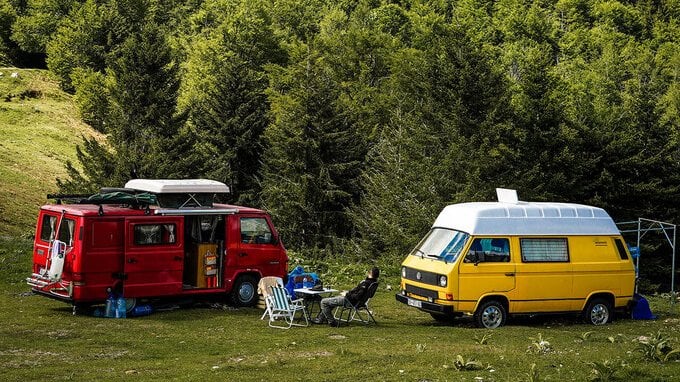 6 paesi che pagano fino a €130.000 agli italiani per trasferirsi lì