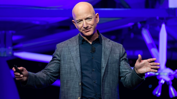 Jeff Bezos spende i suoi miliardi in cose molto strane