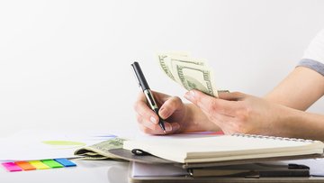 Una donna di 29 anni guadagna oltre €110.000 all'anno e lavora solo 250 giorni 