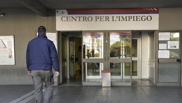 Assegno di inclusione, chi deve andare dai servizi sociali ogni 90 giorni (e persone esonerate)