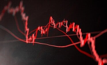 Perché nei momenti di crisi decidiamo peggio (anche se sappiamo di più)?