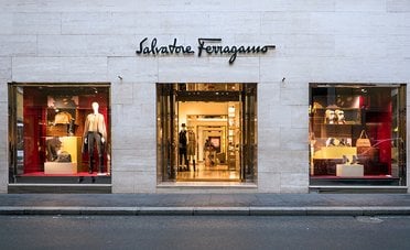 Azioni Ferragamo +111% in un anno, Citi alza il target ma non si fida del tutto