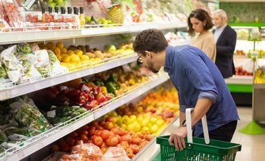 Sconti al supermercato, l'algoritmo cambia i prezzi in base all'orario. Ecco quando conviene andare