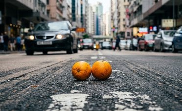 Hai visto delle arance in mezzo alla strada? Ecco cosa significano e come evitare la truffa
