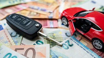 Come personalizzare la targa auto, costi e procedure in Italia