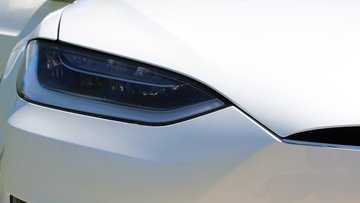 Tesla: hacker manipolano il pilota automatico con gran facilità (VIDEO)