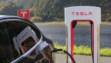 Putin investe sulle auto elettriche: svolta green in Russia