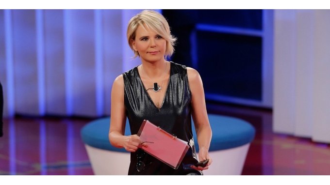 Come scrivere a Maria De Filippi