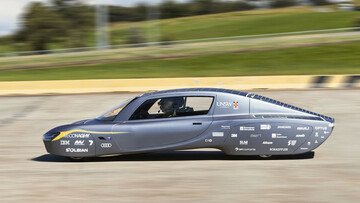 Record di velocità per l'auto elettrica a energia solare Sunswift 7