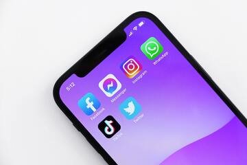 Lavoro in nero e social network, la trappola che inchioda al mantenimento