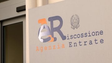 Vendere casa a un prezzo basso per sfuggire ai debiti del Fisco è reato. La sentenza