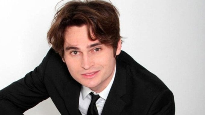 Angelo Duro, chi è il comico ospite della seconda serata del Festival di Sanremo?
