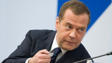 Terza guerra mondiale, la minaccia di Medvedev: “Ecco quando scoppierà”