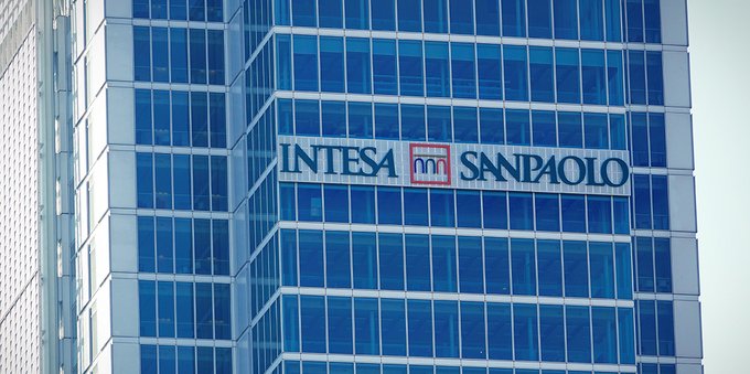 Lavoro Italia: Intesa Sanpaolo annuncia altre assunzioni. Come investire sulle azioni