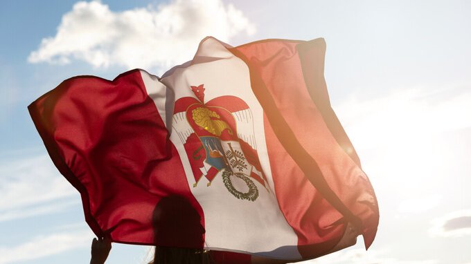 “Genocidio e omicidio”, la presidente del Perù sarà indagata tra violente proteste