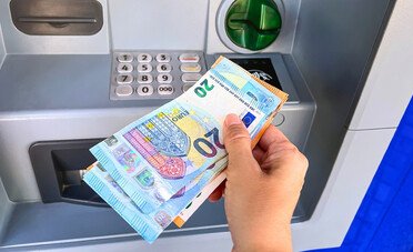 Al bancomat non stampare la ricevuta. Ecco il tasto da premere per evitare (costosi) errori
