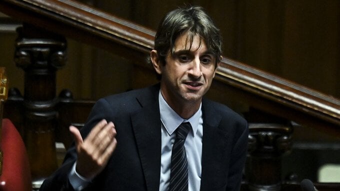 Chi è Giovanni Donzelli? Stipendio e biografia del deputato di Fratelli d'Italia