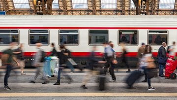 Abbonamento treno per i pendolari, quanto costa e come risparmiare