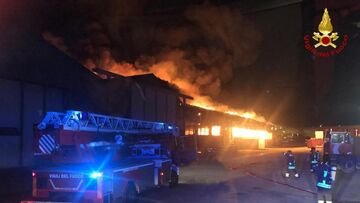 Incendio Ancona, porto distrutto dalle fiamme: cosa sta succedendo