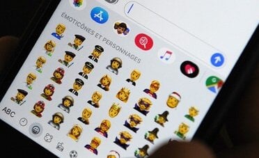 WhatsApp lancia nuove emoji sui telefoni Android. Ecco come trovarle