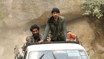 Afghanistan: banche prese d'assalto, ma i bancomat sono vuoti