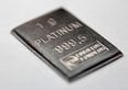 Platino, l'alternativa a oro e argento? I commenti degli esperti a Money.it