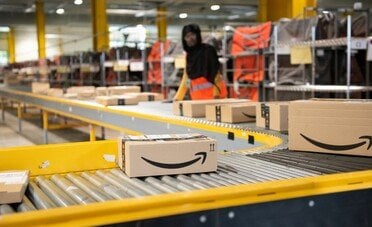Compra pacchi Amazon a €3 euro al chilo e fattura milioni con il business dei resi