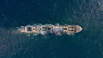 Ecco la prima città galleggiante al mondo. La Freedom Ship ospita 80.000 passeggeri ed è lunga 1,8 km