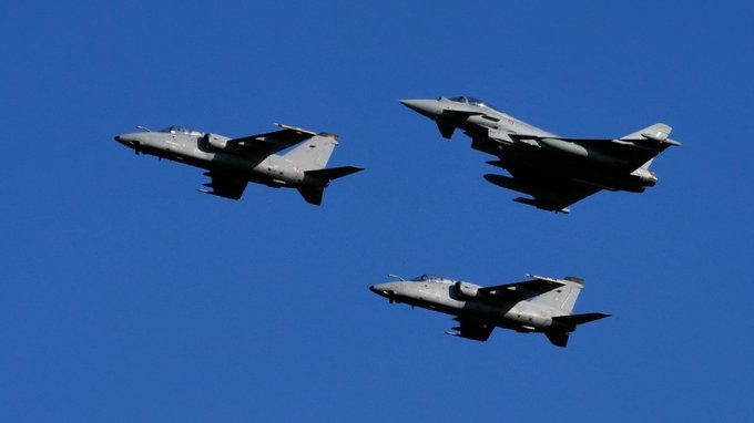 Come fanno i piloti dei bombardieri B-2 a sopravvivere a voli che durano più di 30 ore?