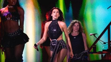 Perché Dua Lipa ha fatto causa a Samsung per 15 milioni di dollari?
