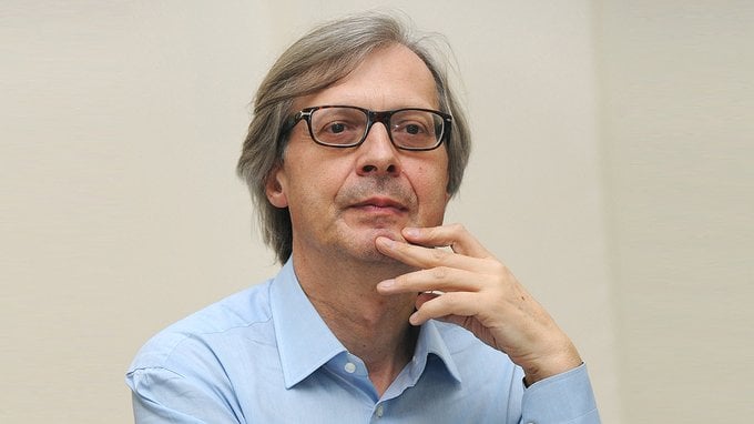 Cosa rischia Vittorio Sgarbi per il caso delle opere false