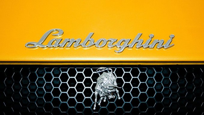 Questa casa automobilistica boccia le auto elettriche: “Sono la soluzione sbagliata” 